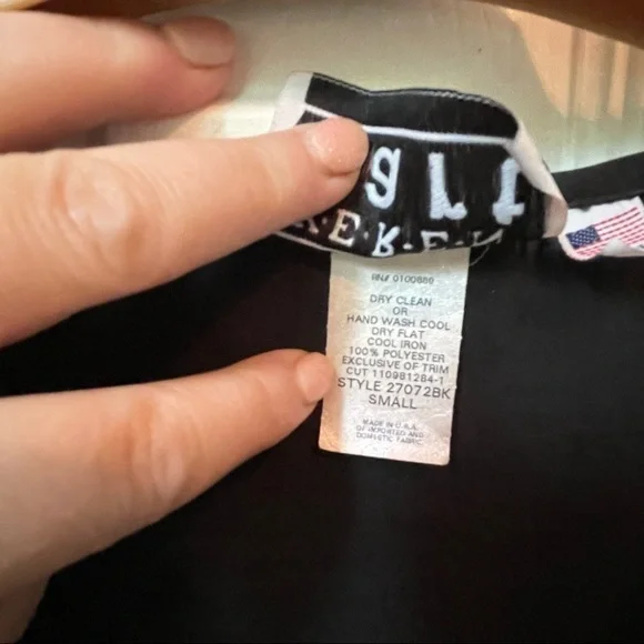 𝅺KEREN Hart black sleeveless shirt - Picture 4 of 6